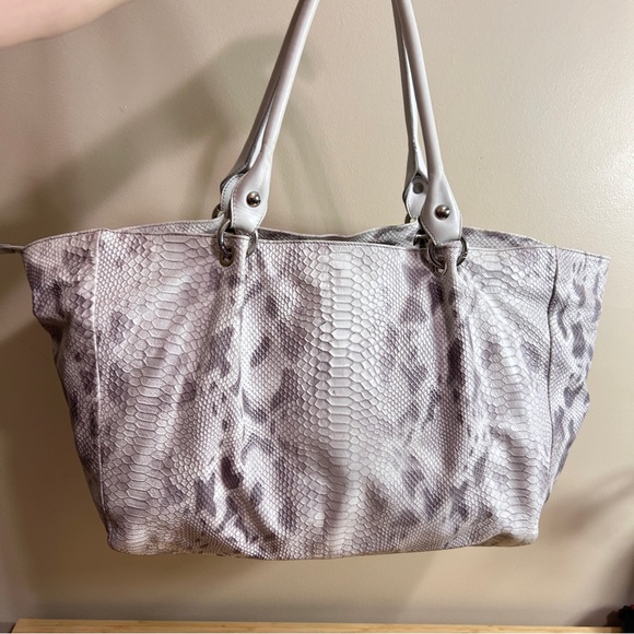 Cavalcanti Elegant White and Gray Women's Leather Tote Bag - Picture 11 of 11